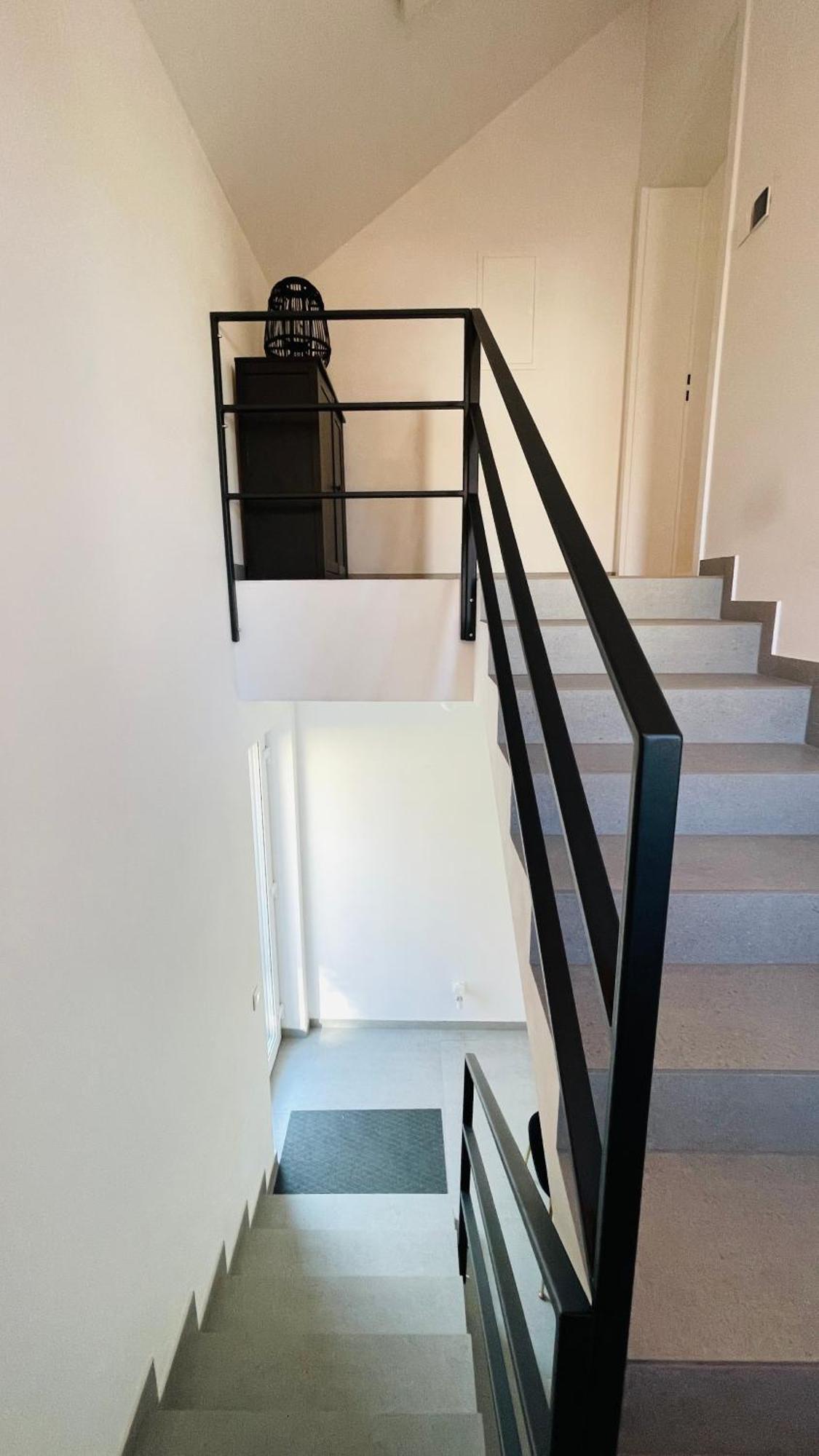 House Flow, 3 Room, Free 2 Parking Apartment *