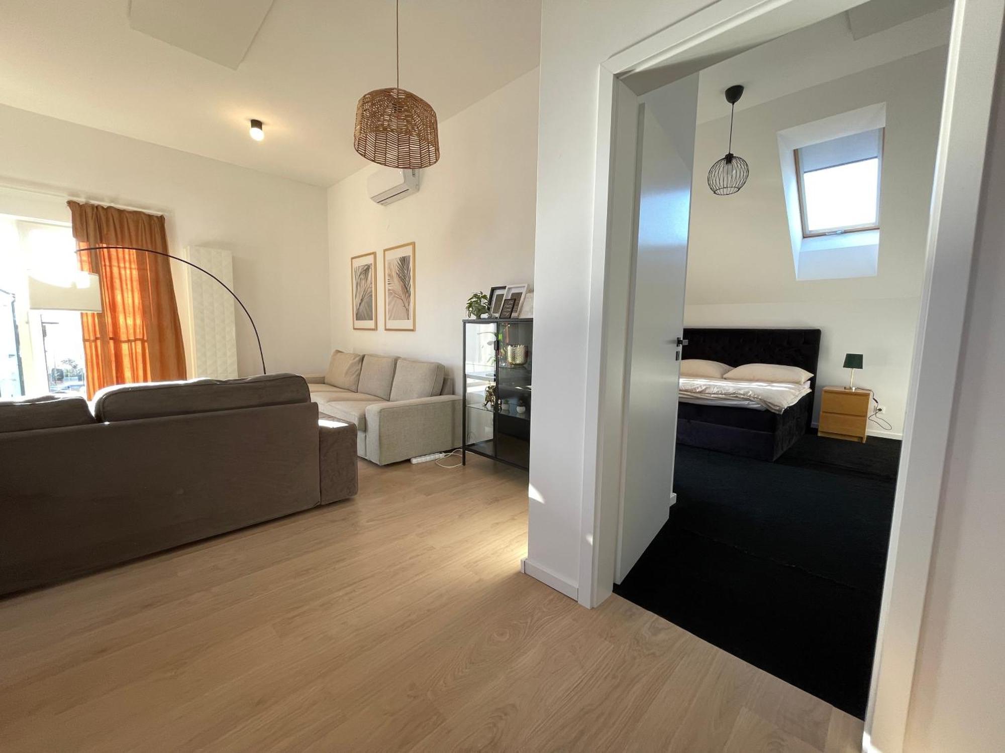 House Flow, 3 Room, Free 2 Parking Apartment
